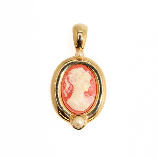 Vintage Gold Tone Oval Cameo Pendant