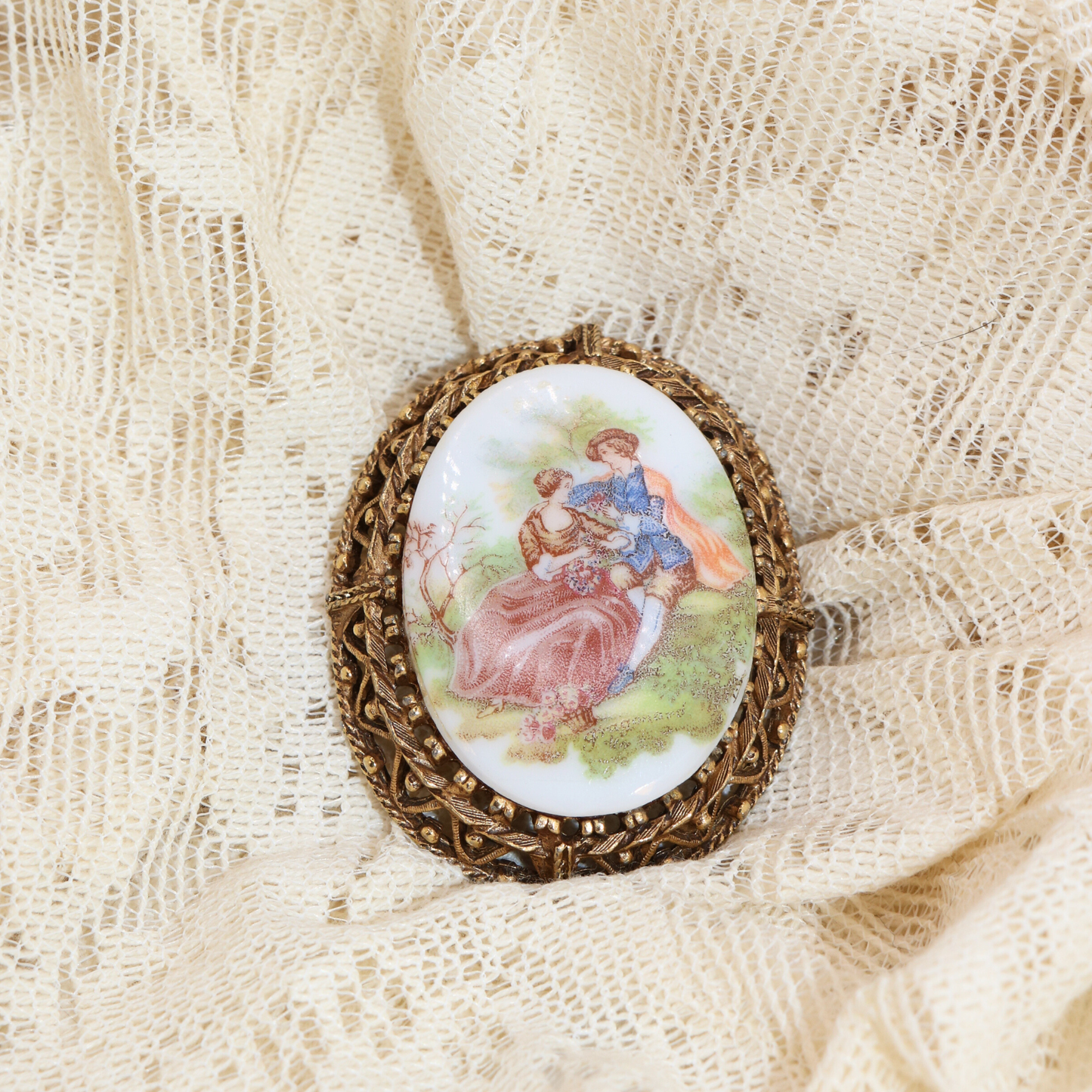 Vintage 1950s Fragonard Porcelain Cameo Brooch