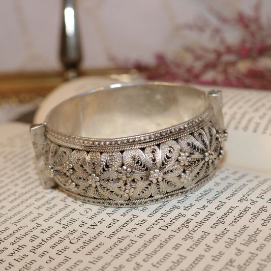 Vintage Sterling Silver Ornate Filigree Hinged Bangle Bracelet
