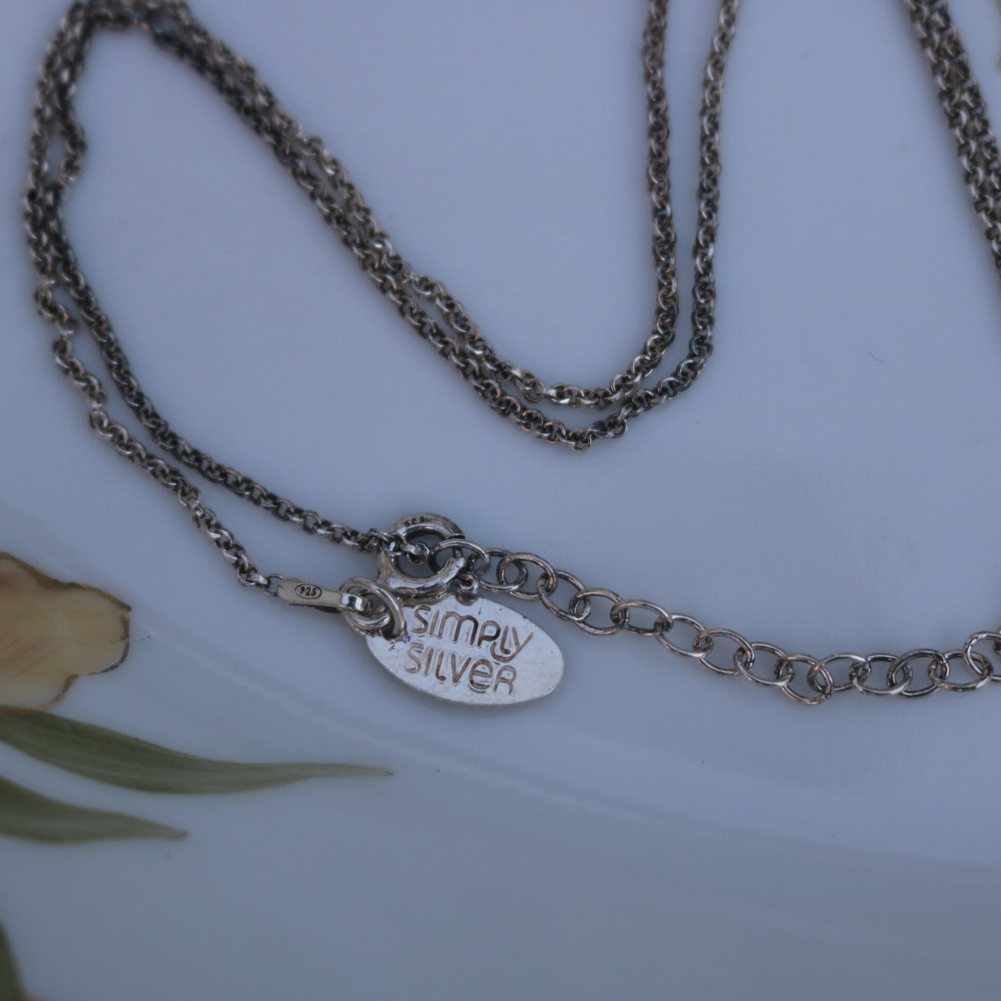 Sterling Silver Mother-of-Pearl Circle Pendant Necklace (925)