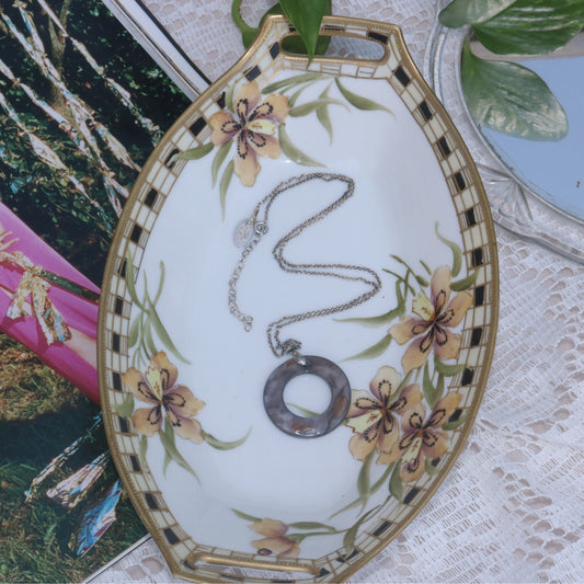 Sterling Silver Mother-of-Pearl Circle Pendant Necklace (925)