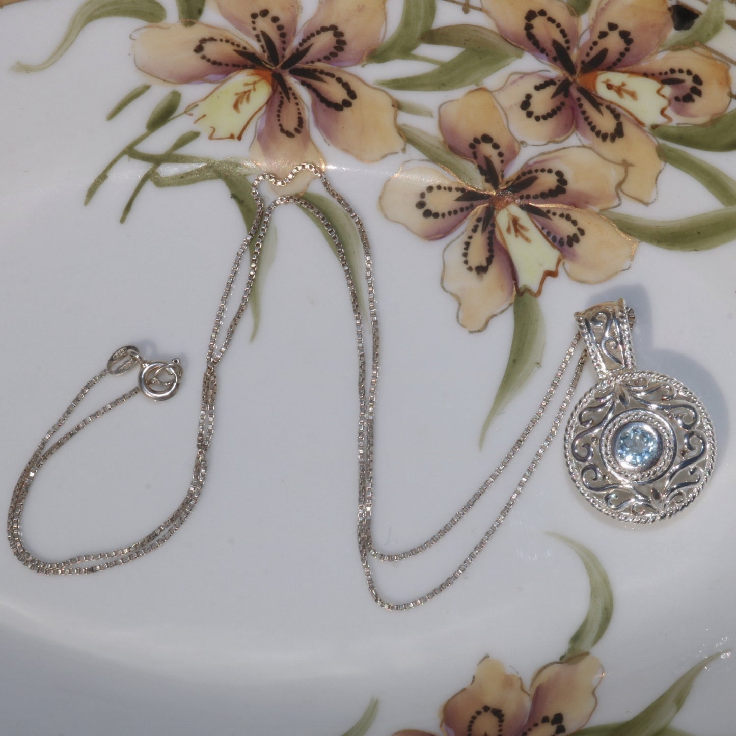 Sterling Silver Filigree Pendant Necklace with Blue Topaz (925)