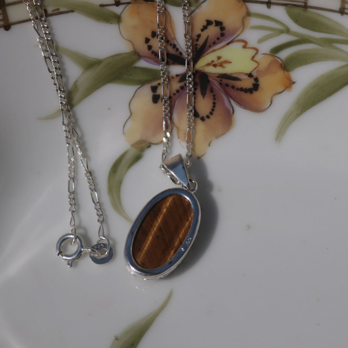 Sterling Silver Tiger’s Eye Pendant Necklace (925)