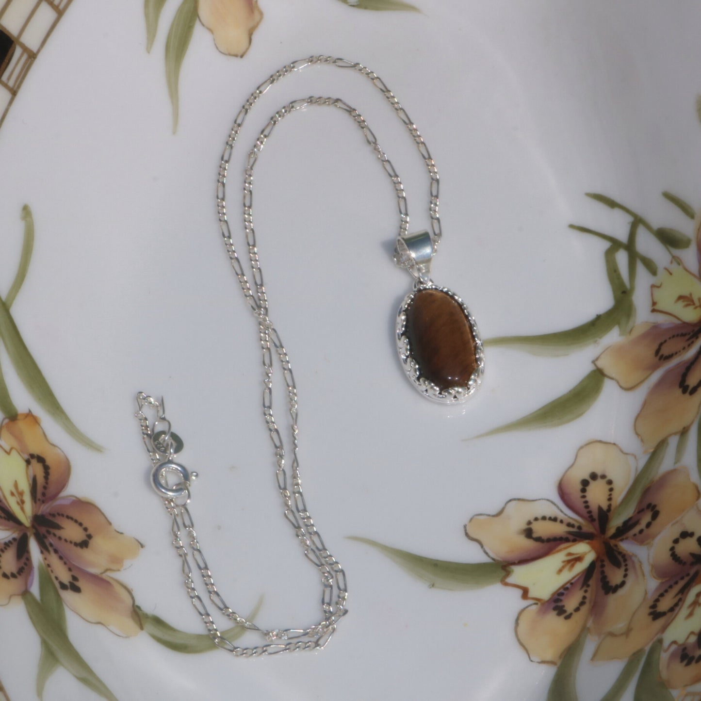 Sterling Silver Tiger’s Eye Pendant Necklace (925)
